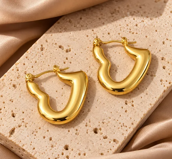 Luxe_Sculpted_Heart_Gold_Hoops