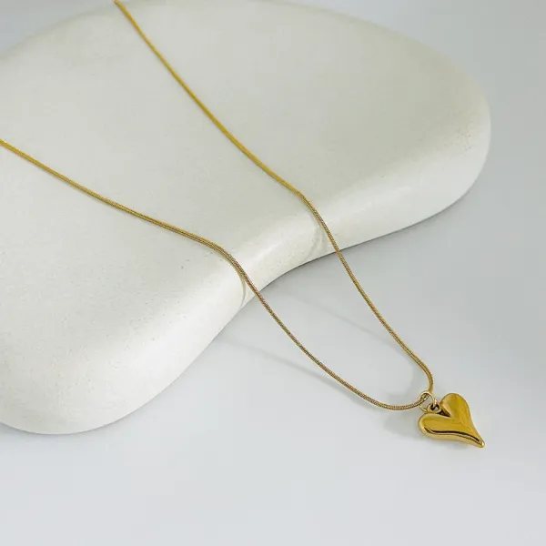 Velora_Heart_Gold_Pendant_Necklace_For_Women
