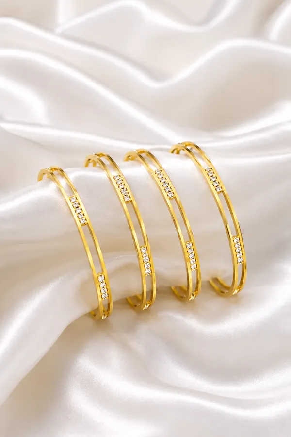 Elegant_Gold-Plated_Slim_Bangle_Set_(Pack_of_4)