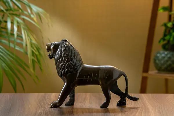 Black_Brass_Lion_Showpiece_For_Home_Decor