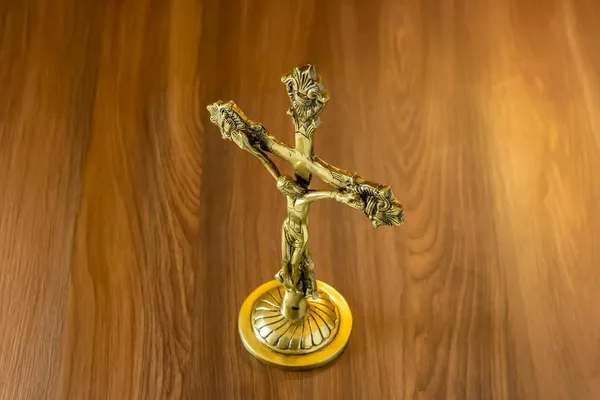 Gold_Brass_Jesus_Cross_Showpiece_For_Spiritual_Decor