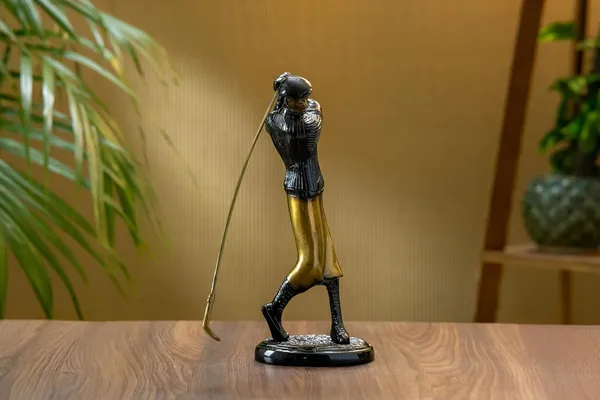 Gold_Brass_Golf_Player_Showpiece_For_Home_Decor
