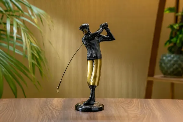 Gold_Brass_Golf_Player_Showpiece_For_Home_Decor