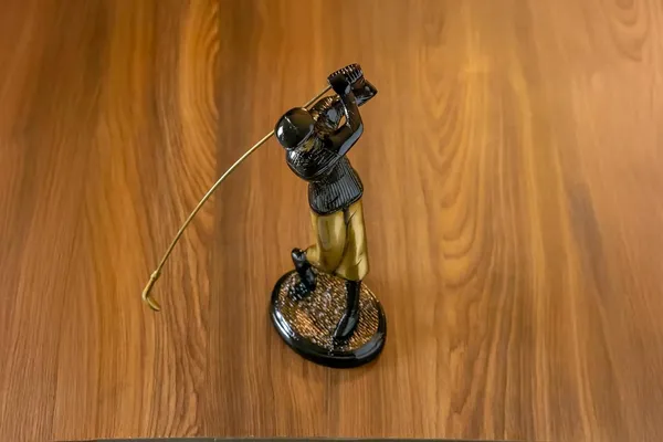 Gold_Brass_Golf_Player_Showpiece_For_Home_Decor