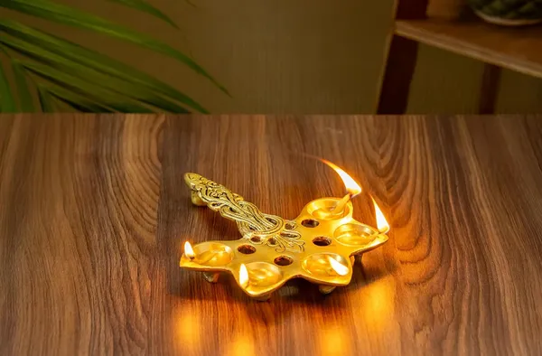 Gold_Brass_Oil_Lamp_Stand_For_Pooja_Decor