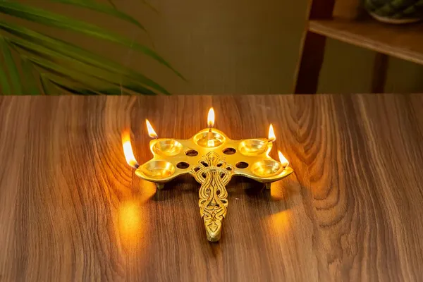 Gold_Brass_Oil_Lamp_Stand_For_Pooja_Decor