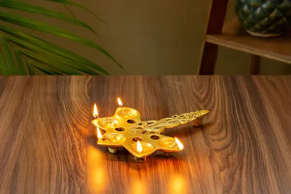 Gold_Brass_Oil_Lamp_Stand_For_Pooja_Decor