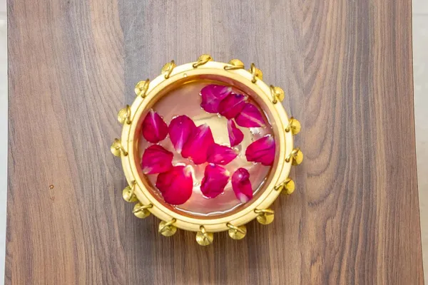 Gold_Brass_Urli_Bowl_For_Home_Decor