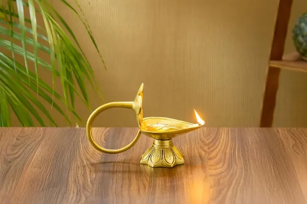Gold_Brass_Pooja_Diya_For_Home_Decor