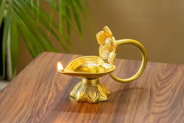 Gold_Brass_Pooja_Diya_For_Home_Decor