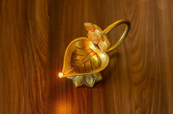 Gold_Brass_Pooja_Diya_For_Home_Decor