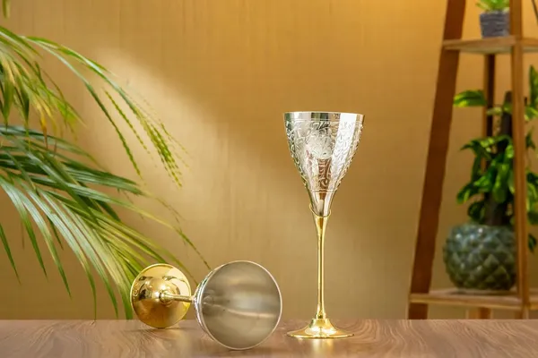 Gold_Brass_Crystal_Wine_Glass_Set_For_Gifting