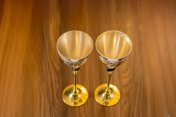Gold_Brass_Crystal_Wine_Glass_Set_For_Gifting