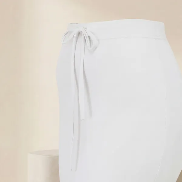 Alyne_Saree_Shapewear_Petticoat_For_Women,_Women'S_Blended_Saree_Shapewear_White