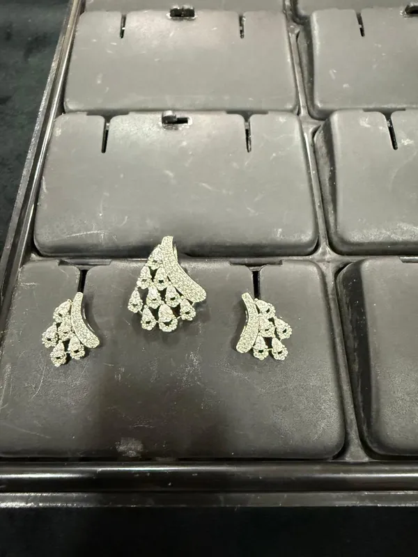 Silver_Fan-Shape_CZ_Cascade_Pendant_Set