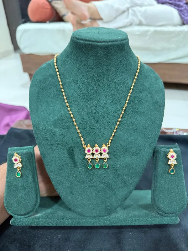 Antique_Gold_Triple_Floral_Necklace_Set_with_Emerald_Drops