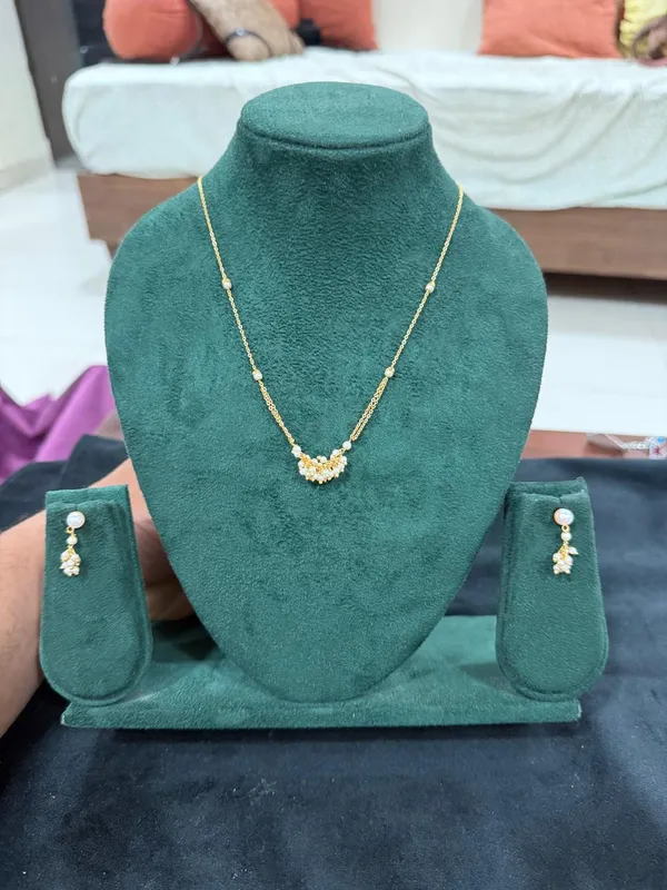 Gold_Pearl_Cluster_Necklace_Set_with_Leaf_Drop_Earrings