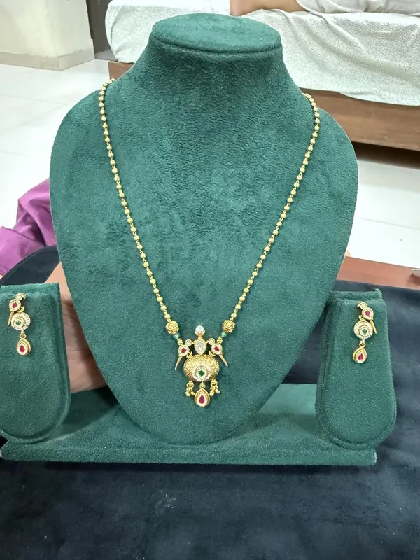 Antique_Gold_Parrot_Necklace_Set_with_Ruby_&_Emerald_Stones