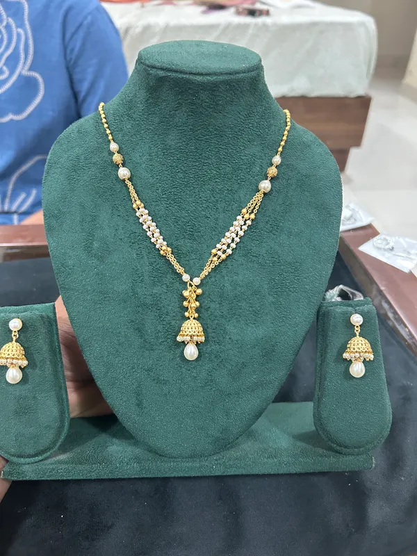 Pearl_&_Gold_Jhumka_Pendant_Necklace_Set