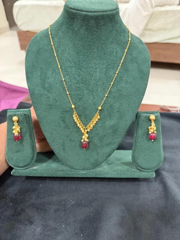 Gold_Chain_Necklace_with_Ruby_Melon_Drop_Pendant