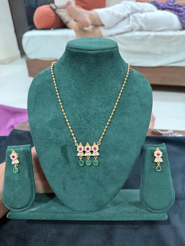Antique_Gold_Triple_Floral_Necklace_Set_with_Emerald_Drops