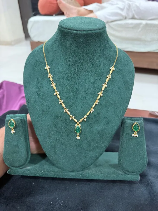 Gold_Carved_Leaf_Pendant_Necklace_Set_with_Pearl_&_CZ_Chain