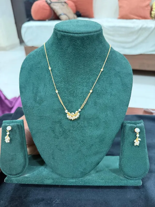 Gold_Pearl_Crescent_Cluster_Necklace_Set