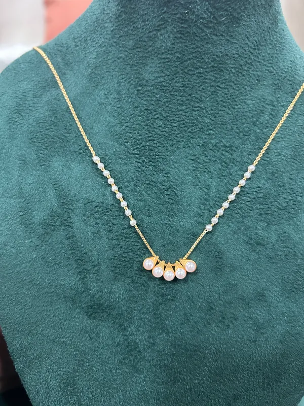 Minimalist_Pearl_Cluster_Necklace_Set_with_Gold_Teardrop_Studs