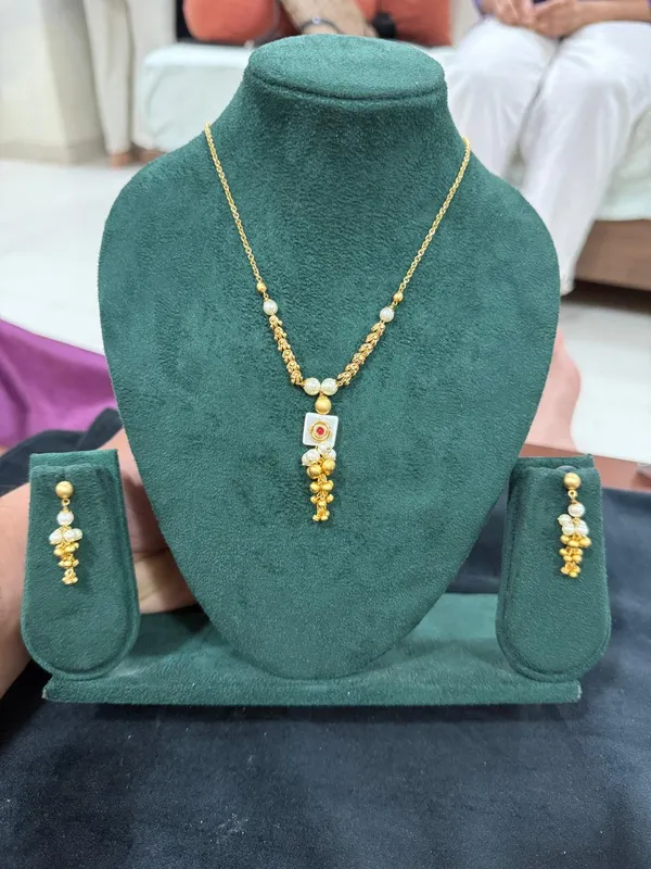 Gold_Pearl_&_Ghungroo_Cluster_Necklace_Set