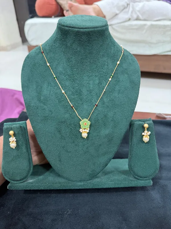 Green_Meenakari_Flower_Pendant_Necklace_Set_with_Pearl_Drops