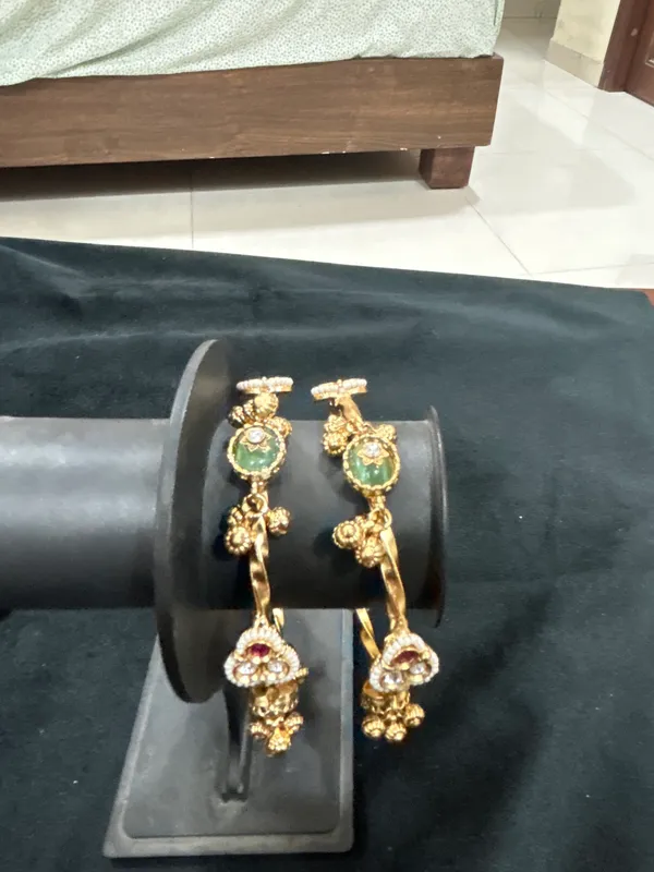 Antique_Gold_Multicolour_Stone_Twisted_Bangle_Set_with_Pearl_&_Ghungroo_Drops_(Set_of_2)