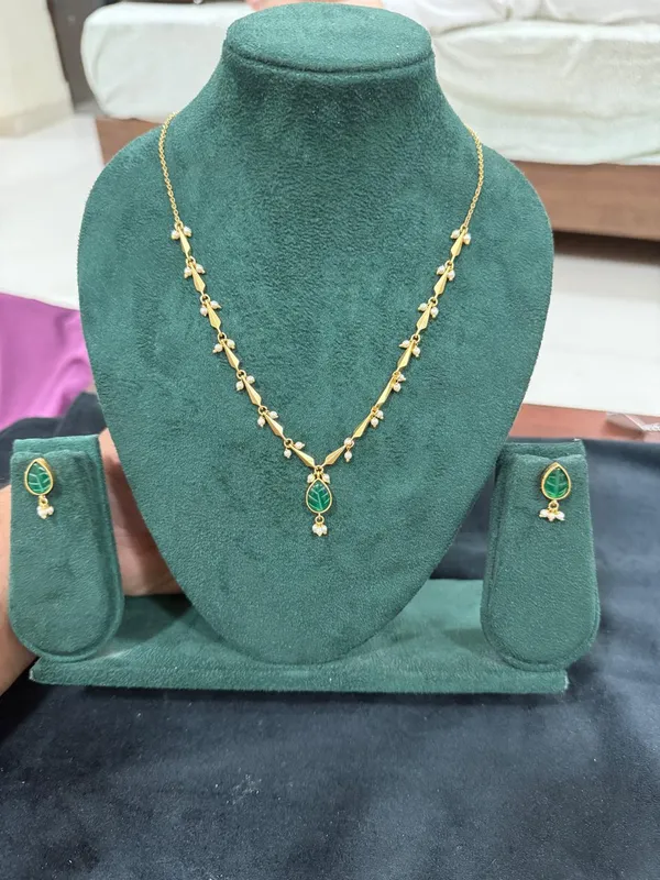 Gold_Carved_Leaf_Pendant_Necklace_Set_with_Pearl_&_CZ_Chain