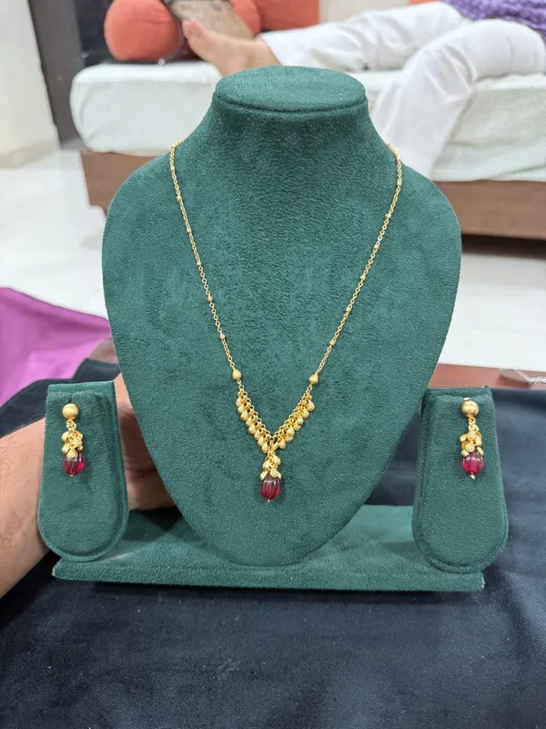 Gold_Chain_Necklace_with_Ruby_Melon_Drop_Pendant