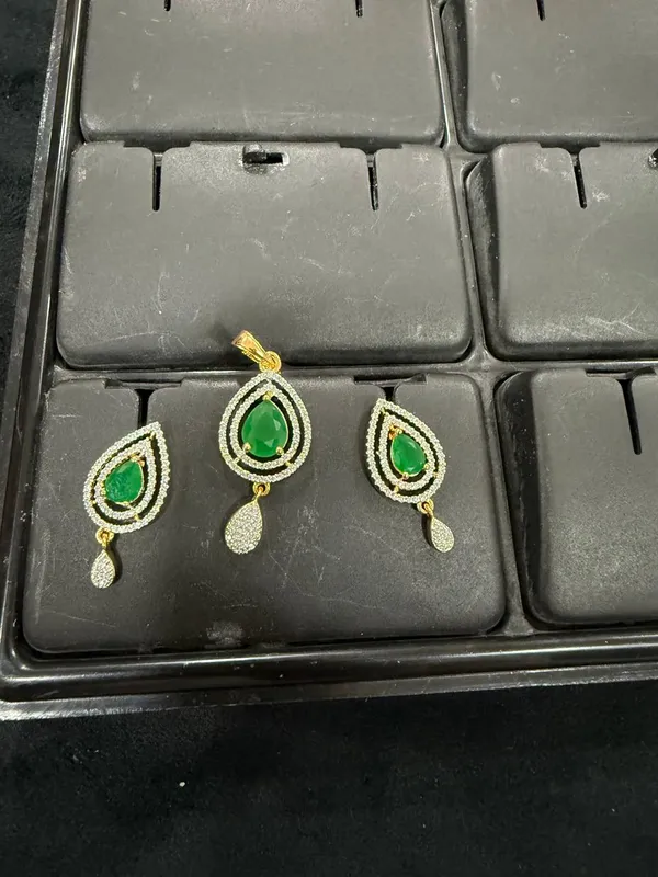 Emerald_Green_CZ_Teardrop_Pendant_Set