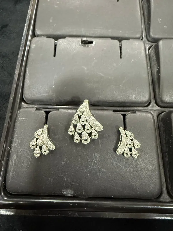 Silver_Floral-Shaped_CZ_Pendant_Set