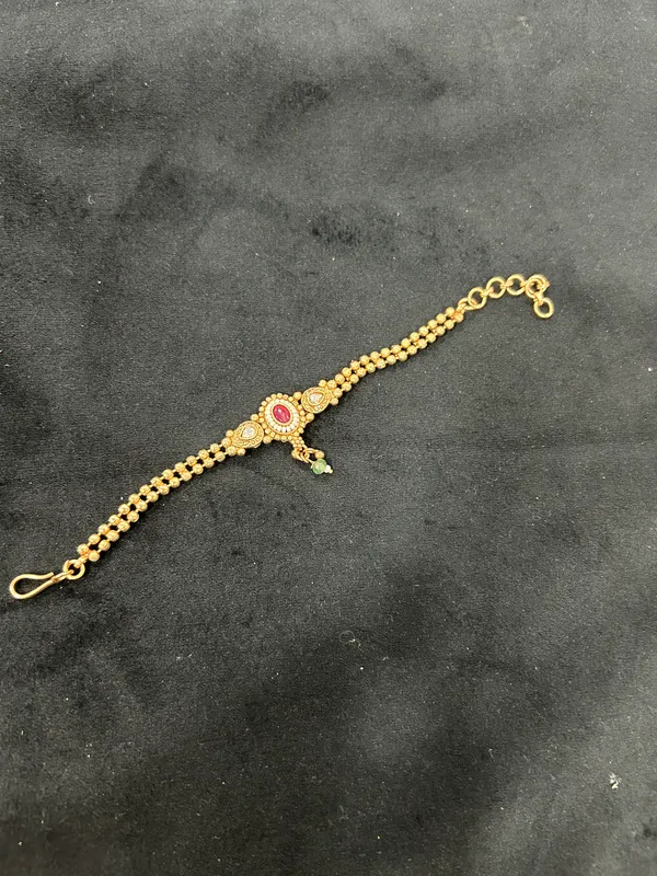 Antique_Gold_Bracelet_with_Ruby_Oval_Centrepiece