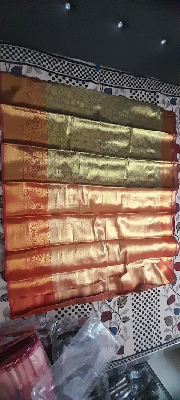 Mehendi_Green__And_Red_100%_Soft_Tissue_Saree_For_Women