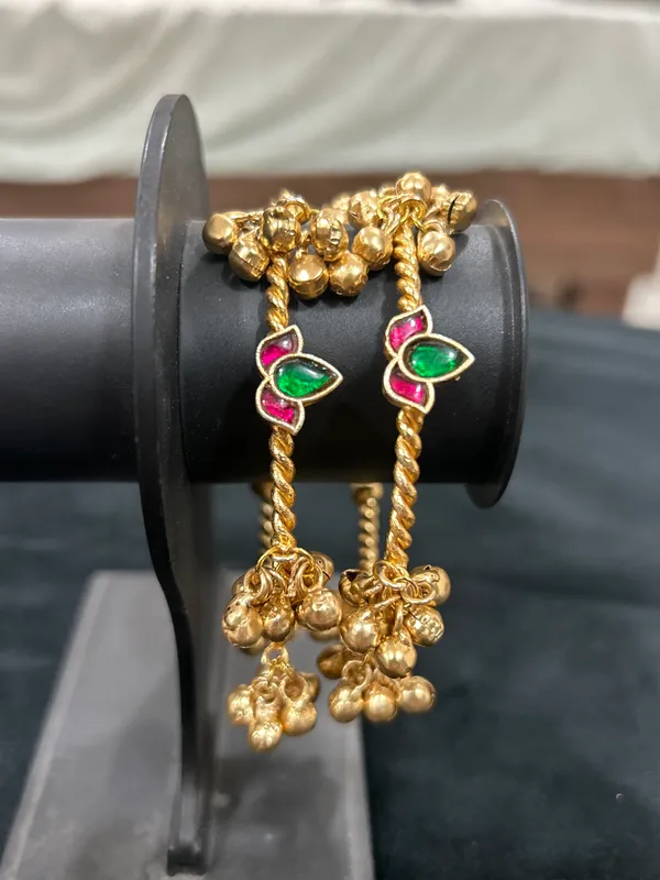 Antique_Gold_Twisted_Rope_Bangles_with_Ruby_&_Emerald_Motif_&_Ghungroo_Drops_(Set_of_2)