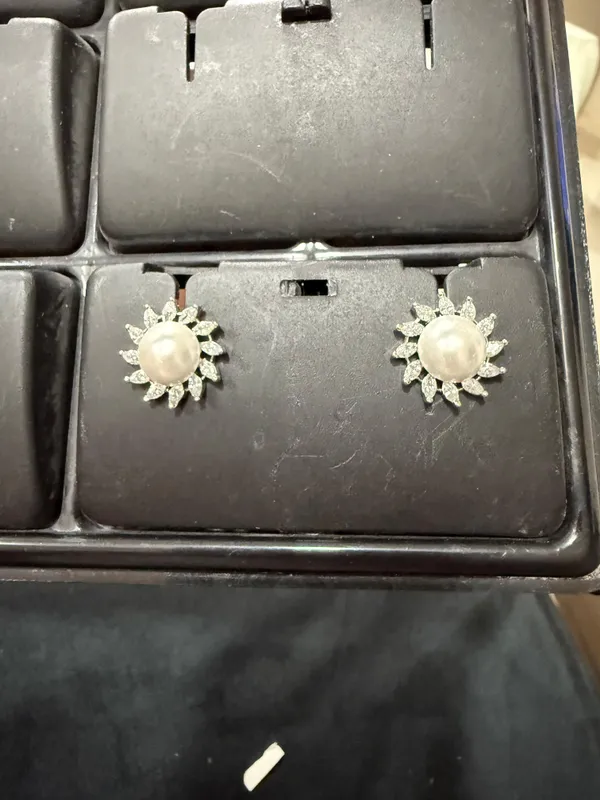 Silver_Pearl_Sunburst_Stud_Earrings