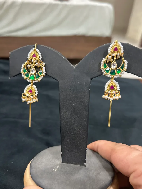 Kundan_Meenakari_Chandelier_Earrings_with_Emerald_&_Pearl_Accents