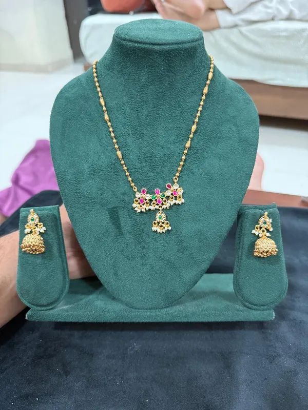 Antique_Gold_Floral_Necklace_Set_with_Jhumka_Earrings
