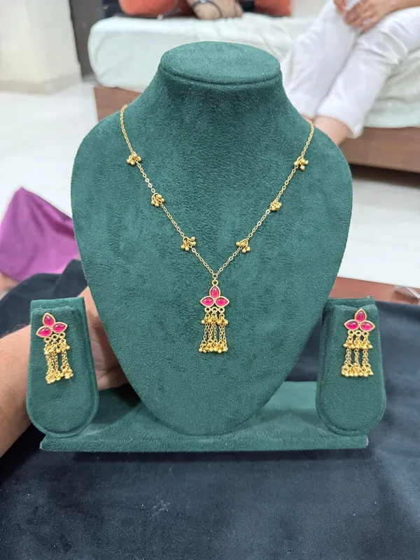 Gold_Ruby_Floral_Tassel_Necklace_Set_with_Ghungroo_Chain