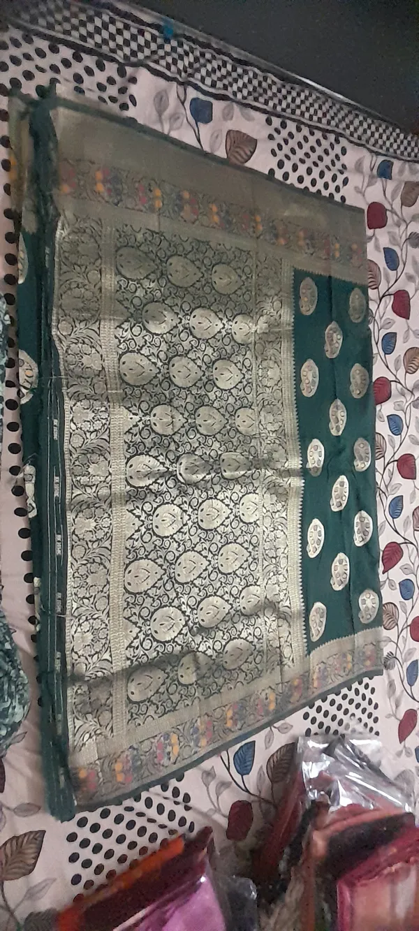 Bottle_Green_100%_Georgette_Saree_For_Women