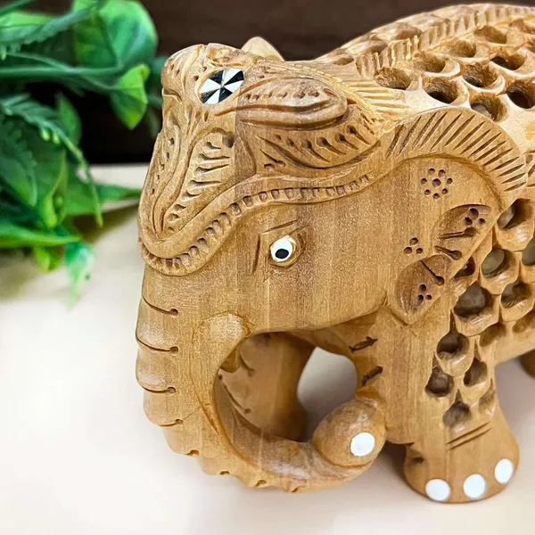 Brown_Wood_Showpiece