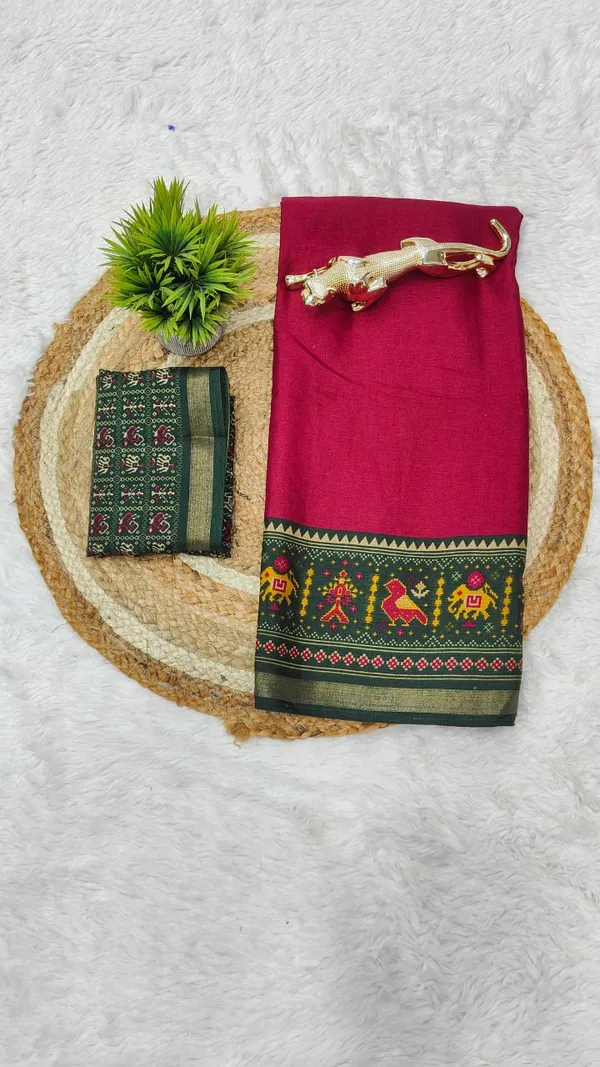 Red_And_Green_Cotton_Premium_Saree_For_Women_|_With_Blouse_Piece