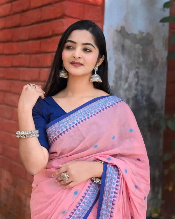 Linen_Elegance_Saree