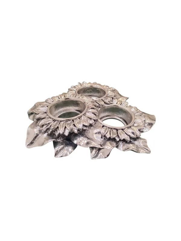 Silver_plated_Floral_Candle_Stand_For_Home_Decor