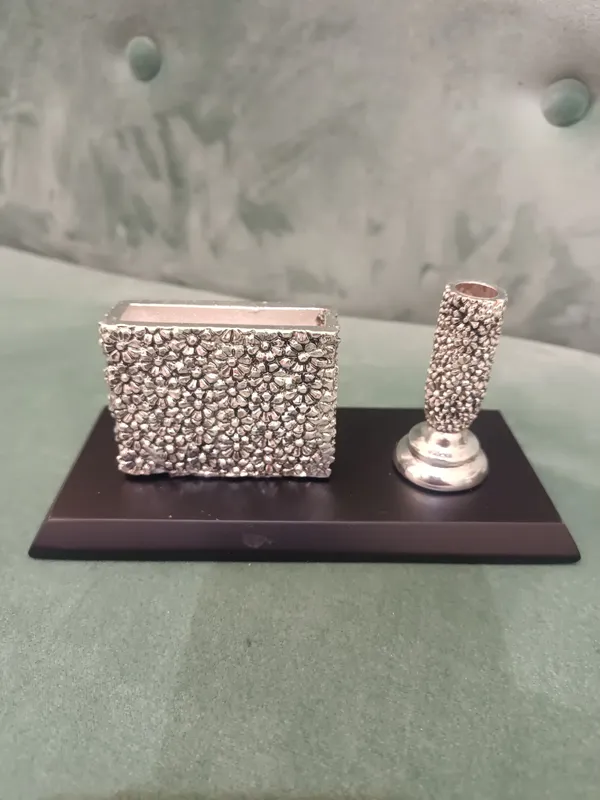 Silver_plated_Card_Penstand_For_Office_&_Desk_Use