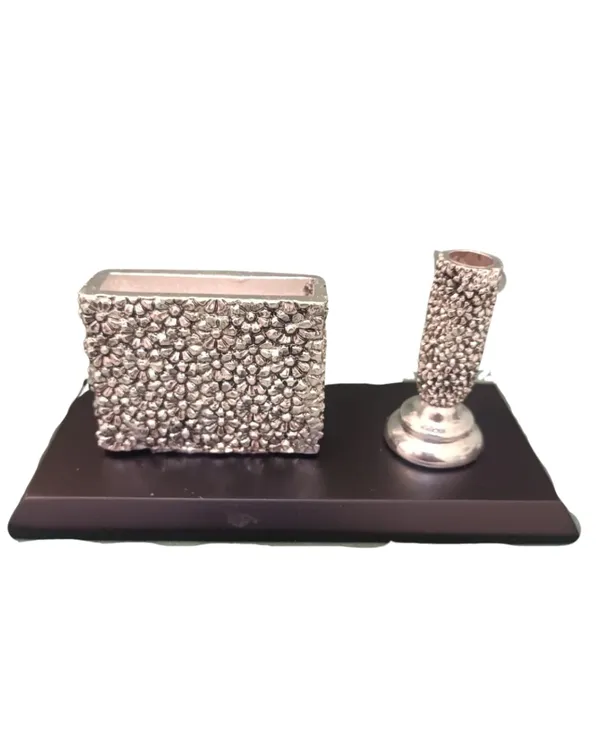Silver_plated_Card_Penstand_For_Office_&_Desk_Use