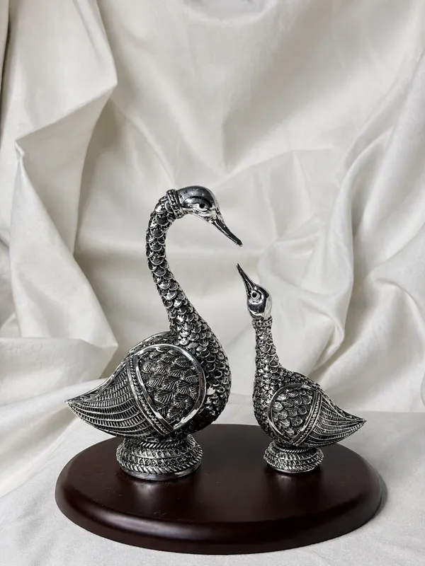 Silver_Swan_Pair_With_Base_For_Home_Decor